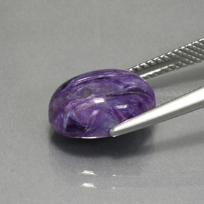 Charoíta violeta natural 4,70ct, corte oval, opaco