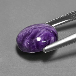 Charoíta violeta natural 4,82ct, corte oval, opaco