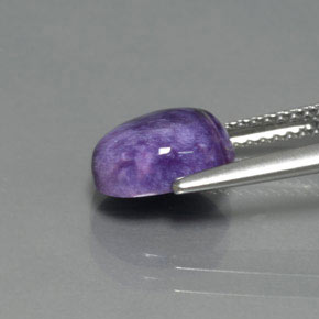 Charoíta violeta natural 1,93ct, corte oval, opaco