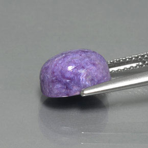 Charoíta violeta natural 2,72ct, corte oval, opaco