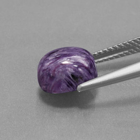 Charoíta violeta natural 2,82ct, corte oval, opaco
