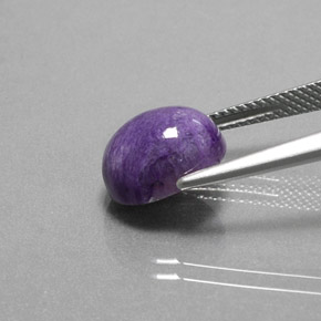 Charoíta violeta natural 4,20ct, corte oval, opaco