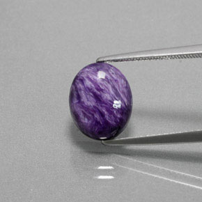 Charoíta violeta natural 3,35ct, corte oval, opaco