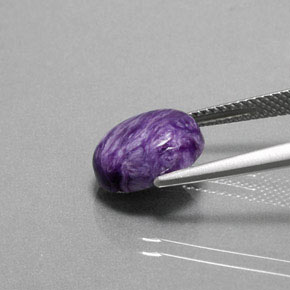 Charoíta violeta natural 3,35ct, corte oval, opaco