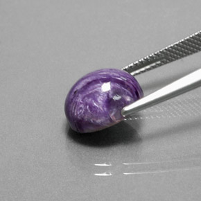 Charoíta violeta natural 4,44ct, corte oval, opaco