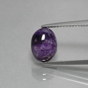 Charoíta violeta natural 1,84ct, corte oval, opaco