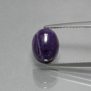 Charoíta violeta natural 2,56ct, corte oval, opaco