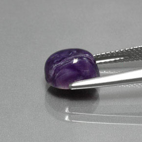 Charoíta violeta natural 2,56ct, corte oval, opaco