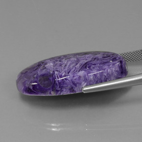 Charoíta violeta natural 41,37ct, corte oval, opaco