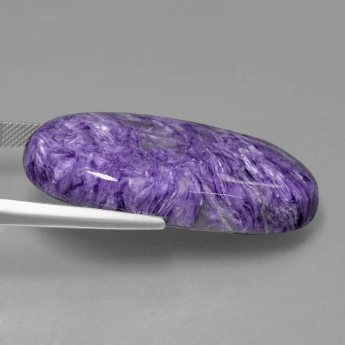 Charoíta violeta natural 49,22ct, corte oval, opaco