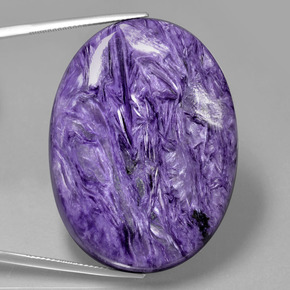 Charoíta violeta natural 107,30ct, corte oval, opaco
