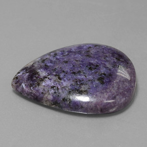 Charoíta violeta natural 67,98ct, formato de pêra, opaco