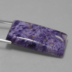 Charoíta violeta natural 67,35ct, baguete, opaco