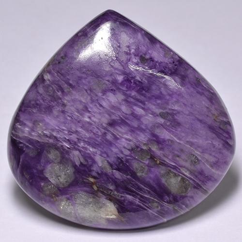 Charoíta violeta profundo natural 56,84ct, formato de pêra, opaco