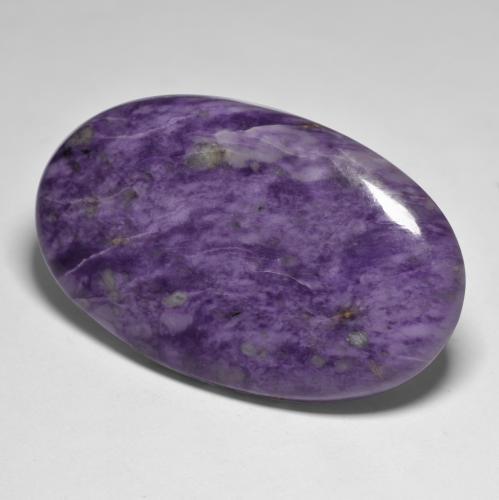 Charoíta violeta natural 72,93ct, corte oval, opaco