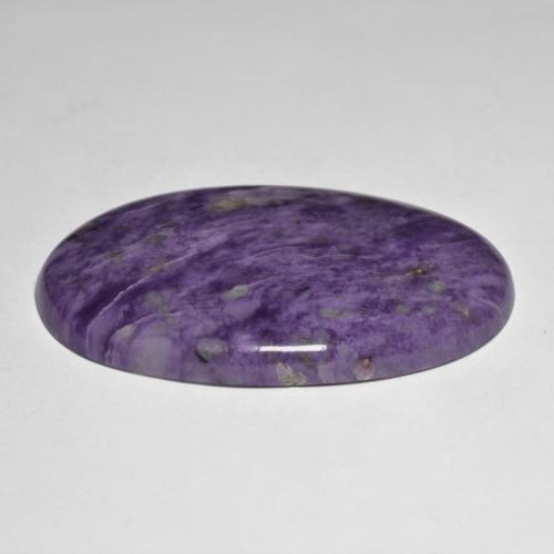 Charoíta violeta natural 72,93ct, corte oval, opaco