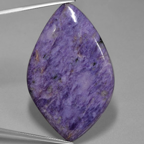 Charoíta violeta natural 69,68ct, forma extravagante, opaco