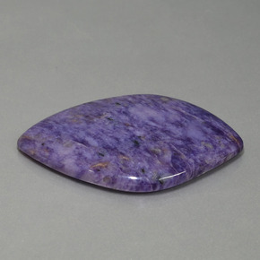 Charoíta violeta natural 69,68ct, forma extravagante, opaco