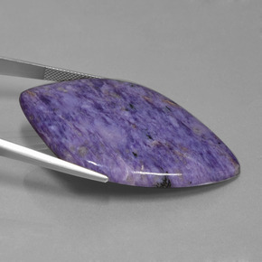 Charoíta violeta natural 69,68ct, forma extravagante, opaco