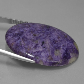 Charoíta violeta natural 83,59ct, corte oval, opaco