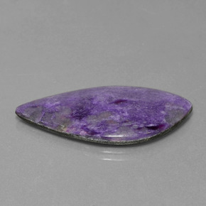 Charoíta violeta natural 12,93ct, forma extravagante, opaco