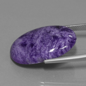 Charoíta violeta natural 34,37ct, corte oval, opaco