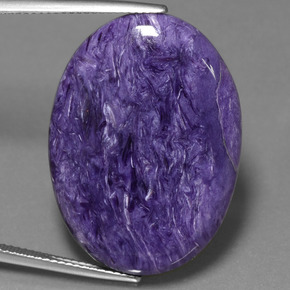 Charoíta violeta natural 27,82ct, corte oval, opaco