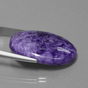 Charoíta violeta natural 27,61ct, corte oval, opaco