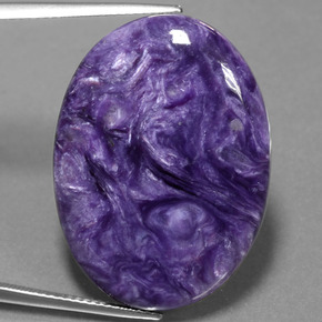 Charoíta violeta natural 28,06ct, corte oval, opaco