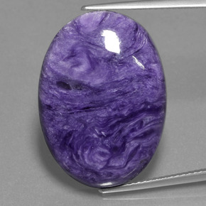 Charoíta violeta natural 20,31ct, corte oval, opaco