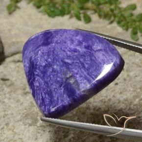 Charoíta violeta médio natural 31,11ct, formato de pêra, opaco