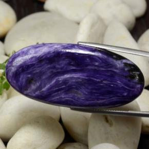 Charoíta violeta natural 58,79ct, corte oval, opaco