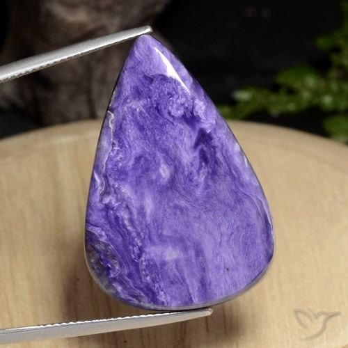 Charoíta violeta natural 31,11ct, formato de pêra, opaco