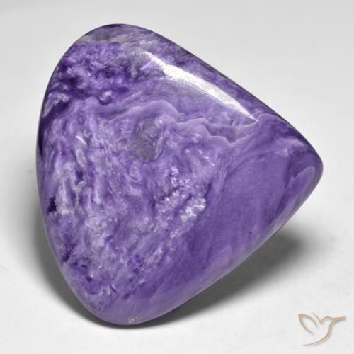Charoíta violeta natural 51,09ct, formato de pêra, opaco