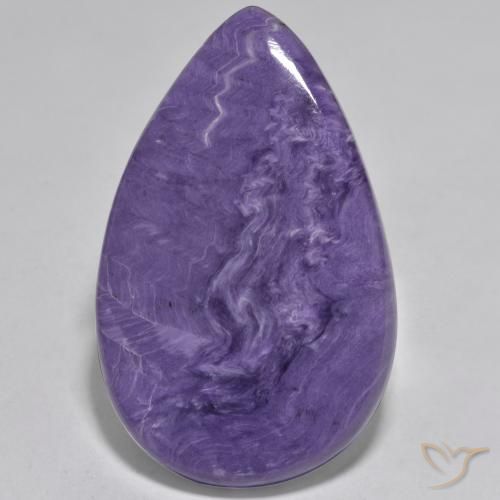 Charoíta violeta médio natural 50,59ct, formato de pêra, opaco
