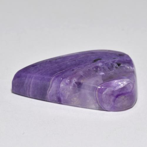 Charoíta violeta natural 21,84ct, formato de pêra, translúcido
