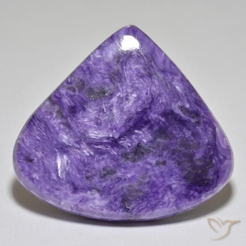 Charoíta violeta natural 40,66ct, formato de pêra, opaco