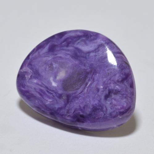 Charoíta violeta natural 9,66ct, forma extravagante, opaco