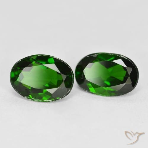 Pedras preciosas de diopsídio de cromo Verde floresta natural de 1.70 ct, oval, VS
