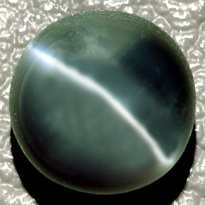 Chrysoberyl cat's eye verde natural 4,08ct, corte oval, translúcido