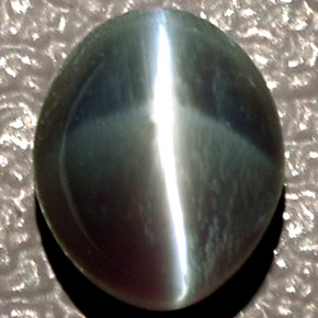 Chrysoberyl cat's eye verde natural 1,43ct, corte oval, translúcido