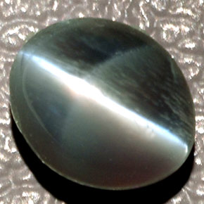 Chrysoberyl cat's eye verde natural 1,43ct, corte oval, translúcido