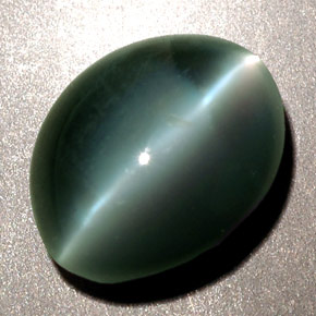 Chrysoberyl cat's eye verde natural 2,48ct, corte oval, opaco