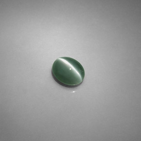 Chrysoberyl cat's eye verde natural 0,75ct, corte oval, translúcido