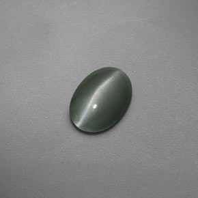 Chrysoberyl cat's eye verde natural 0,59ct, corte oval, translúcido