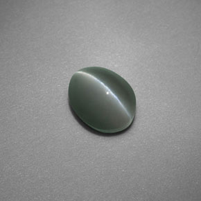 Chrysoberyl cat's eye verde natural 0,70ct, corte oval, translúcido