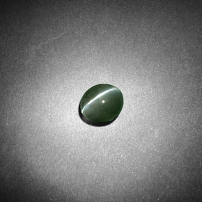 Chrysoberyl cat's eye verde natural 0,53ct, corte oval, translúcido