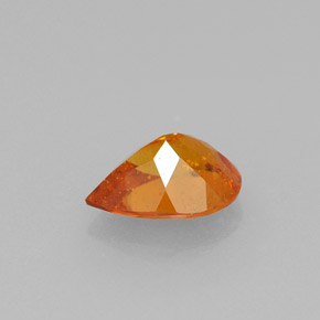 Clinohumita laranja natural 0,69ct, formato de pêra, VS-SI