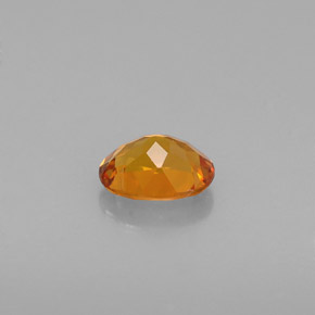 Clinohumita laranja natural 0,54ct, corte oval, VVS-VS
