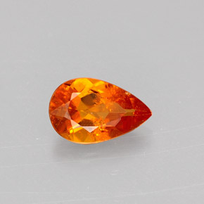 Clinohumita laranja natural 0,66ct, formato de pêra, VS-SI